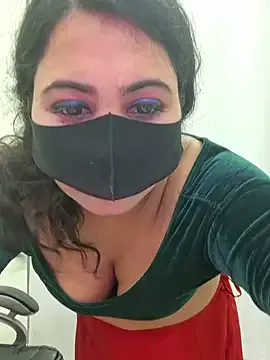 Liana_MilfHot – webcam model profile photo Image 5