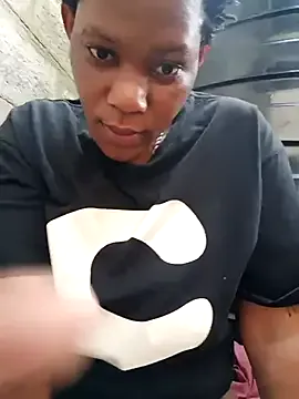 sissytrainz – webcam model profile photo Image 3