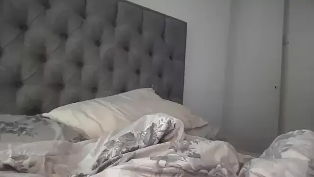 MissLMrJ – webcam model profile photo Image 2