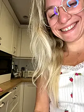 -Melina – webcam model profile photo Image 16