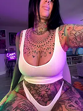 4U143 – webcam model profile photo Image 14