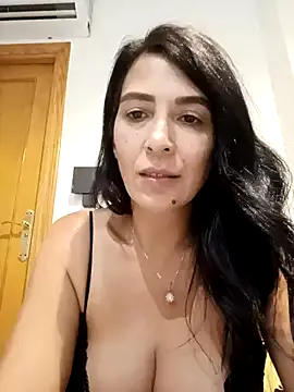 BaddieBellaUK – webcam model profile photo Image 13