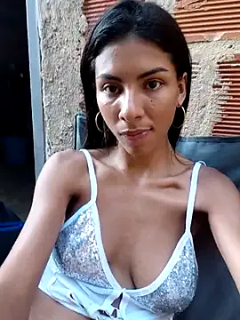 LucidLucy – webcam model profile photo Image 10