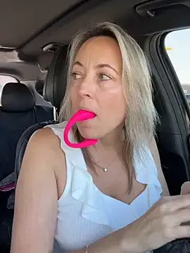 STRIP_GLOW – webcam model profile photo Image 17