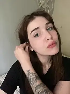 hot_wife_35 – webcam model profile photo Image 4