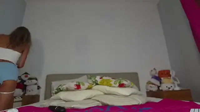 EmiliaCatalina – webcam model profile photo Image 11