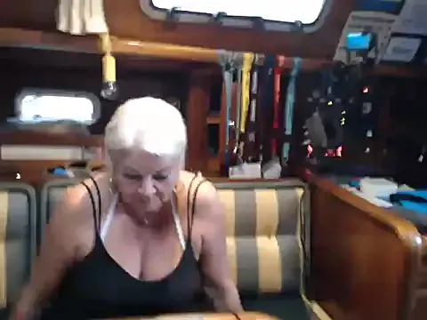 ainaht – webcam model profile photo Image 6