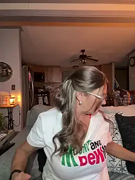 sareandrob – webcam model profile photo Image 19