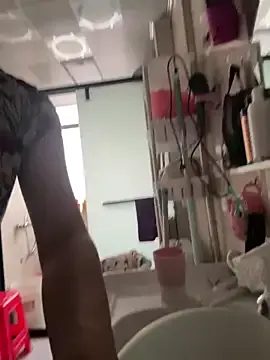 WhistledCutup – webcam model profile photo Image 4