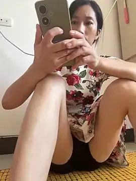 WhistledCutup – webcam model profile photo Image 6