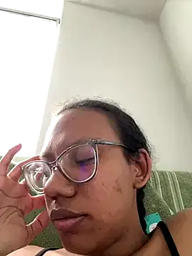 Your-Vedika – webcam model profile photo Image 9