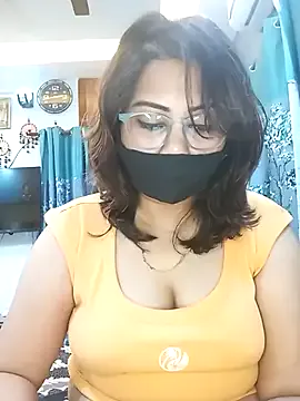 YoungSquad – webcam model profile photo Image 11