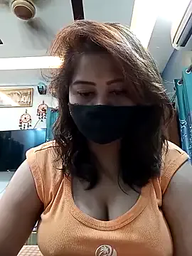 YoungSquad – webcam model profile photo Image 17