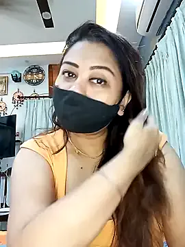 YoungSquad – webcam model profile photo Image 2