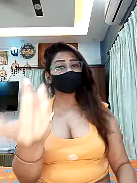 YoungSquad – webcam model profile photo Image 4