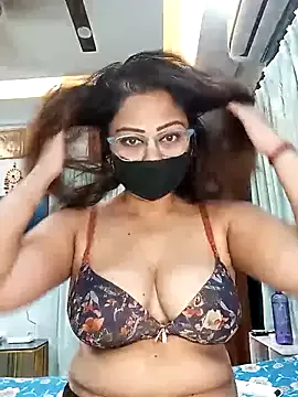 YoungSquad – webcam model profile photo Image 7