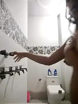 STRIP_GLOW – webcam model profile photo Image 5