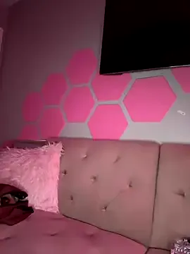 Wkatte – webcam model profile photo Image 3