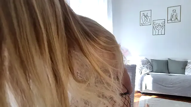 Samira-Summer – webcam model profile photo Image 16