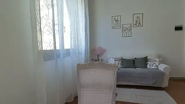 Samira-Summer – webcam model profile photo Image 4