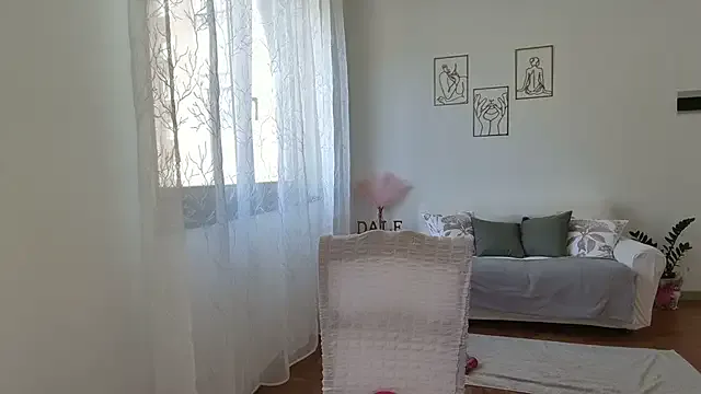 Samira-Summer – webcam model profile photo Image 5