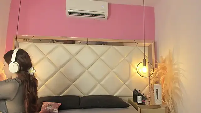 Adeles_vibes – webcam model profile photo Image 15