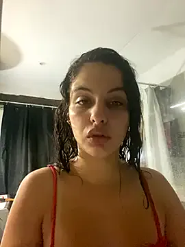 EmiliaCatalina – webcam model profile photo Image 4