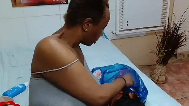 Mia_sweet80 – webcam model profile photo Image 5