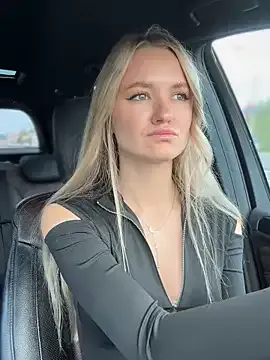 MondoNeko – webcam model profile photo Image 11