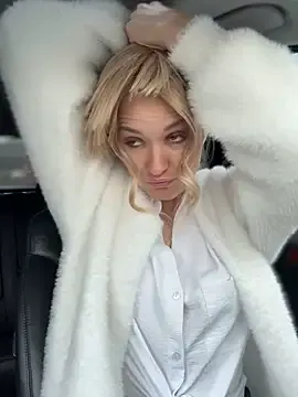 MondoNeko – webcam model profile photo Image 18