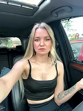 MondoNeko – webcam model profile photo Image 5