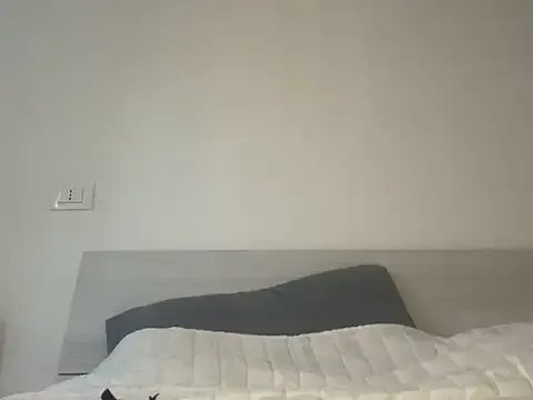 AYW-21 – webcam model profile photo Image 19