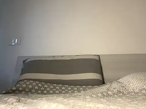 AYW-21 – webcam model profile photo Image 8