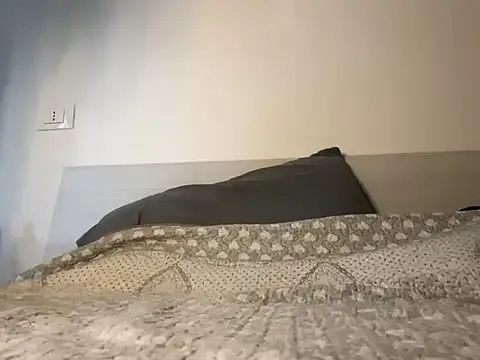 AYW-21 – webcam model profile photo Image 9