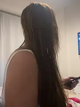 AllaTousNew – webcam model profile photo Image 5