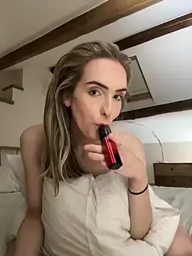 mc-Olivia – webcam model profile photo Image 7