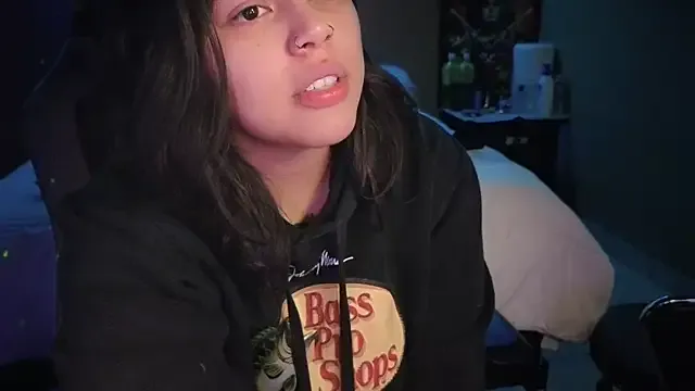 Eden-top – webcam model profile photo Image 2