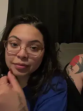 Eden-top – webcam model profile photo Image 9