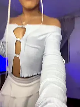 Threesome-no-mercy – webcam model profile photo Image 4