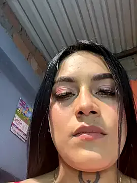 crazy_gerls – webcam model profile photo Image 4