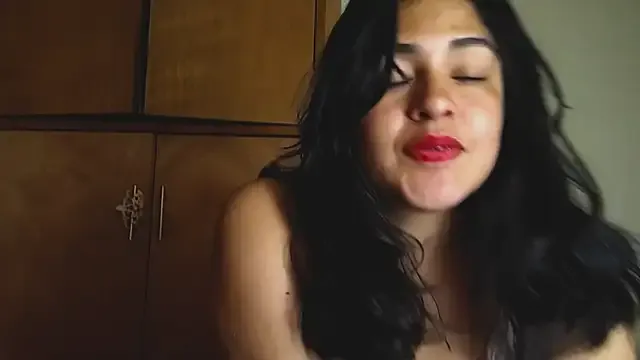 KristalCrowner – webcam model profile photo Image 10