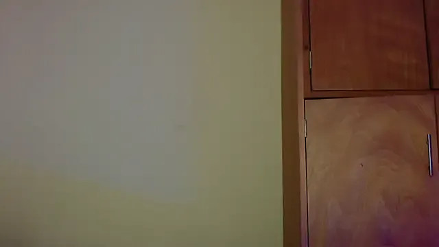 KristalCrowner – webcam model profile photo Image 4