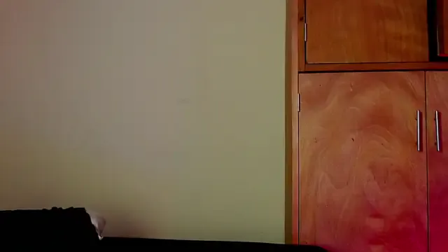 KristalCrowner – webcam model profile photo Image 5