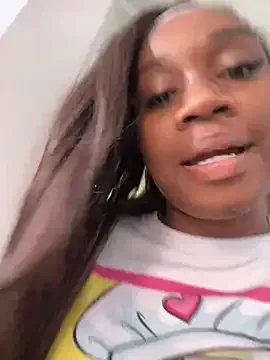 babyaylin – webcam model profile photo Image 6