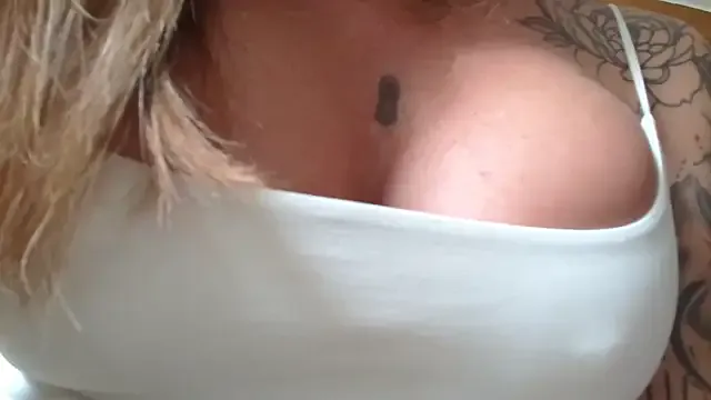 OnlyPragya – webcam model profile photo Image 4