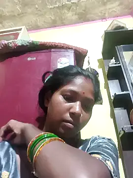 Younger_Couples – webcam model profile photo Image 8