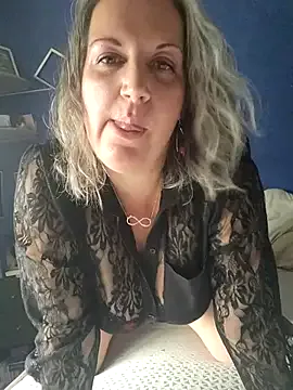 CaseyCumFace – webcam model profile photo Image 8