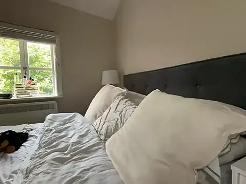 Simone_Miller – webcam model profile photo Image 9