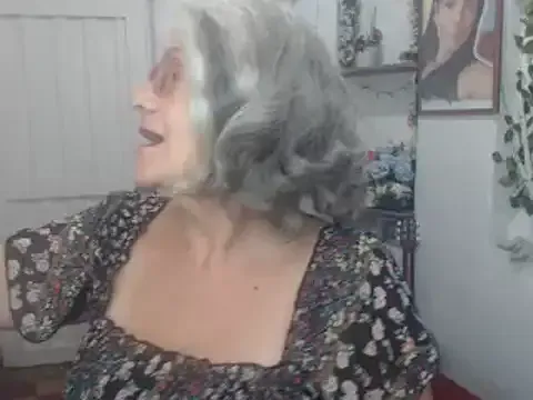 mc-Olivia – webcam model profile photo Image 10