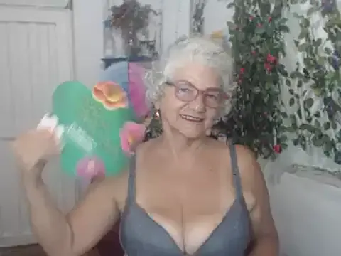 mc-Olivia – webcam model profile photo Image 7